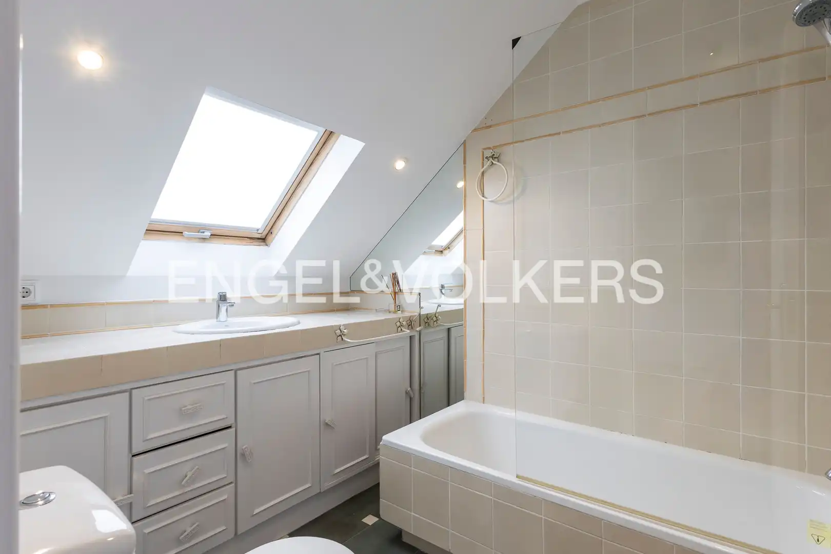 Baño de Casa o chalet de alquiler en Pozuelo de Alarcón con Aire acondicionado, Calefacción y Jardín privado