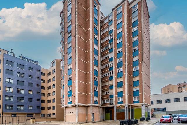 Local comercial en Venta en C/ Jose María de la Puente en Los Vadillos - R. Sanitaria - Pozanos