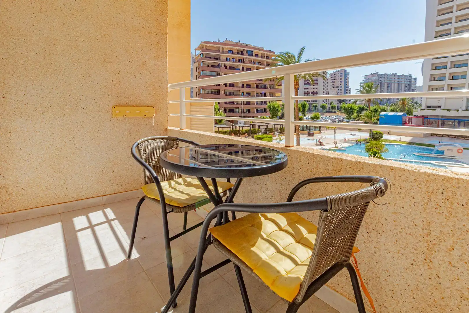 Terrassa de Apartament de lloguer en Calpe / Calp amb Aire condicionat, Piscina i Rentadora