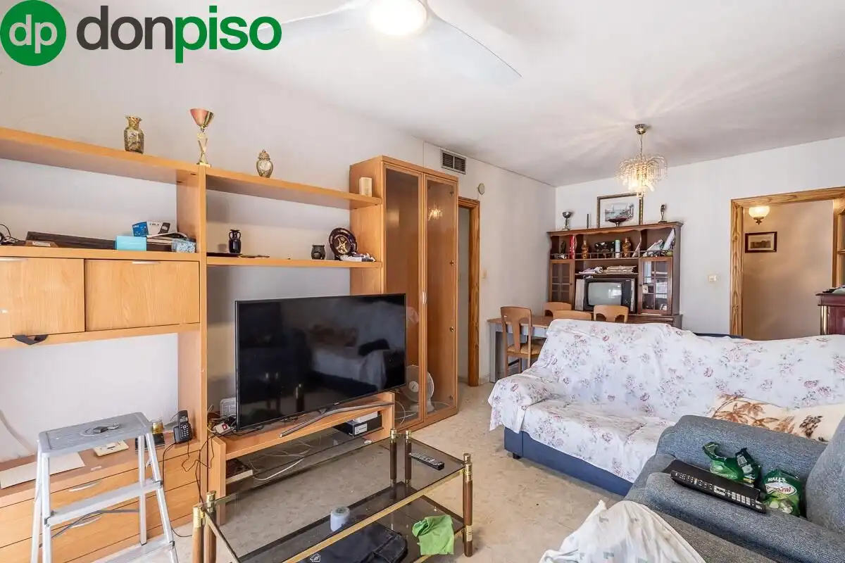 Living room of Flat for sale in Granada  with Heating and Balcony