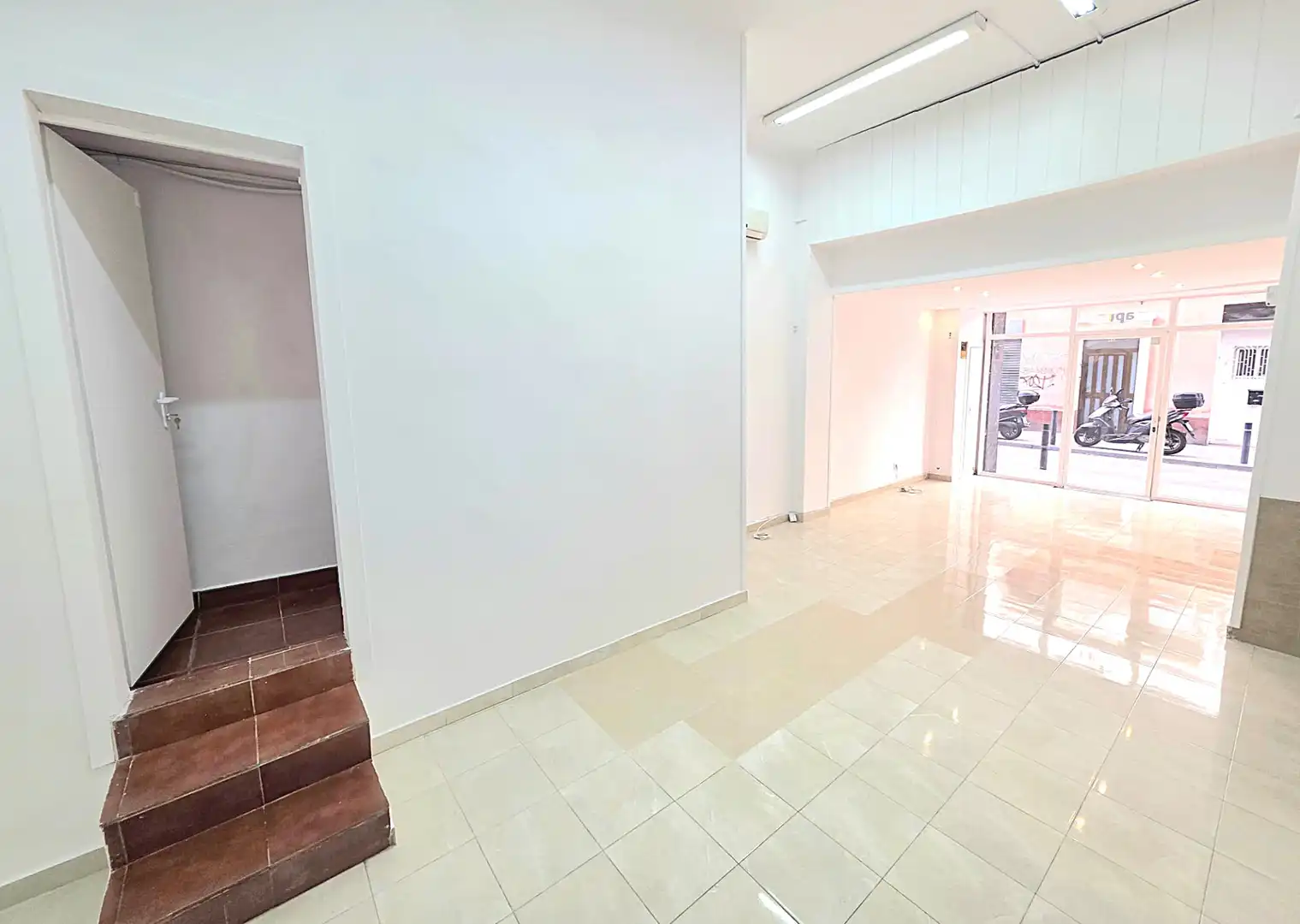 Loft zum Verkauf in L'Hospitalet de Llobregat mit Klimaanlage, Terrasse und Abstellraum