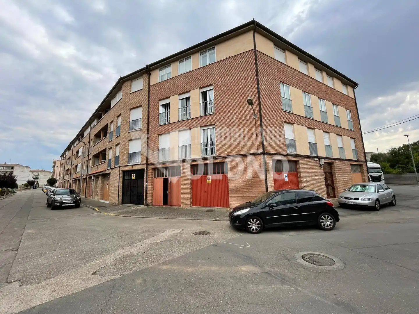Parking de Piso en venta en Castañares de Rioja con Calefacción, Parquet y Terraza