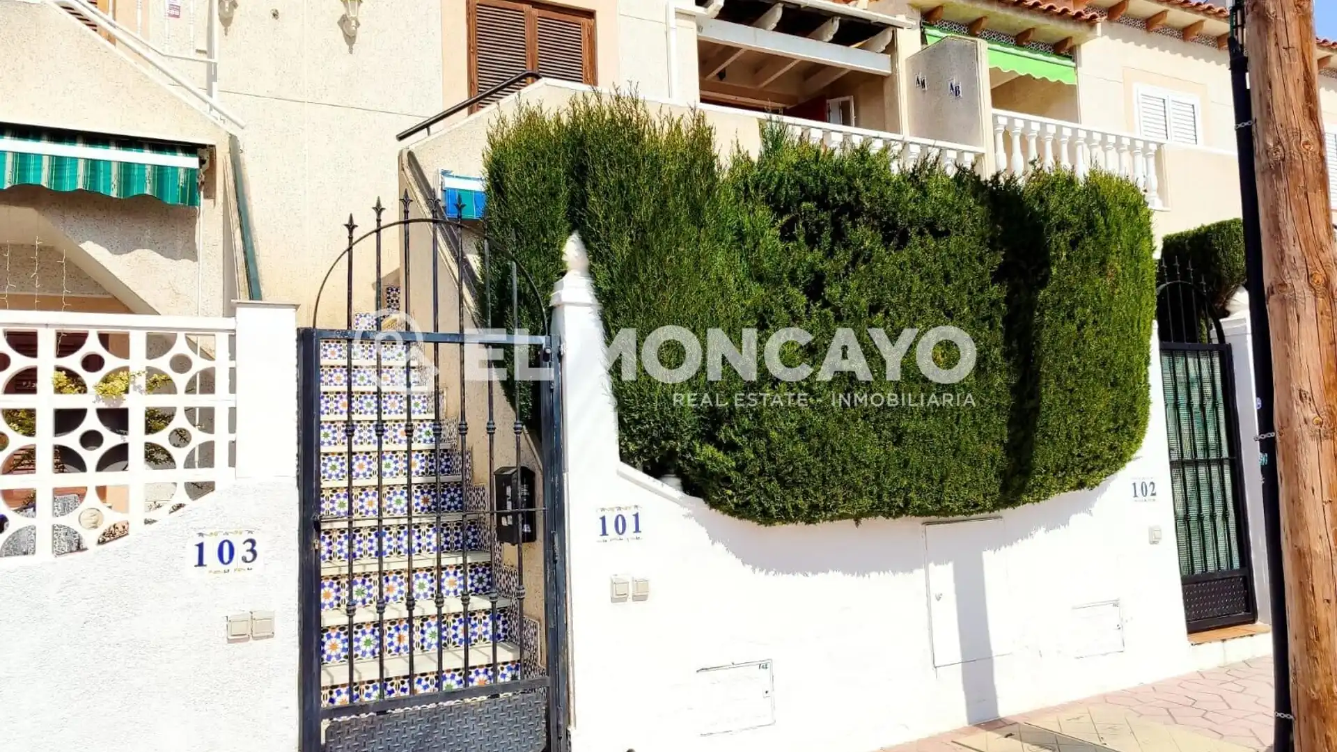 Vista exterior de Casa o chalet en venta en Guardamar del Segura con Terraza, Amueblado y Piscina comunitaria