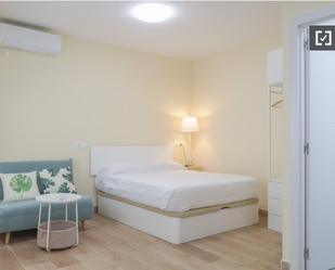 Bedroom of Flat to rent in  Madrid Capital  with Air Conditioner and Balcony