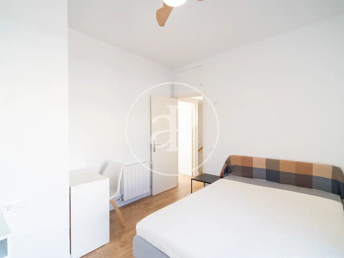 Schlafzimmer von Dachboden zum Verkauf in L'Hospitalet de Llobregat mit Klimaanlage, Heizung und Terrasse