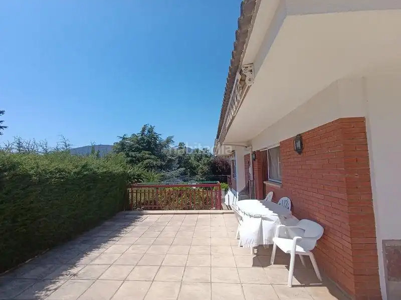 Vista exterior de Casa o xalet en venda en Caldes de Montbui amb Aire condicionat, Calefacció i Jardí privat