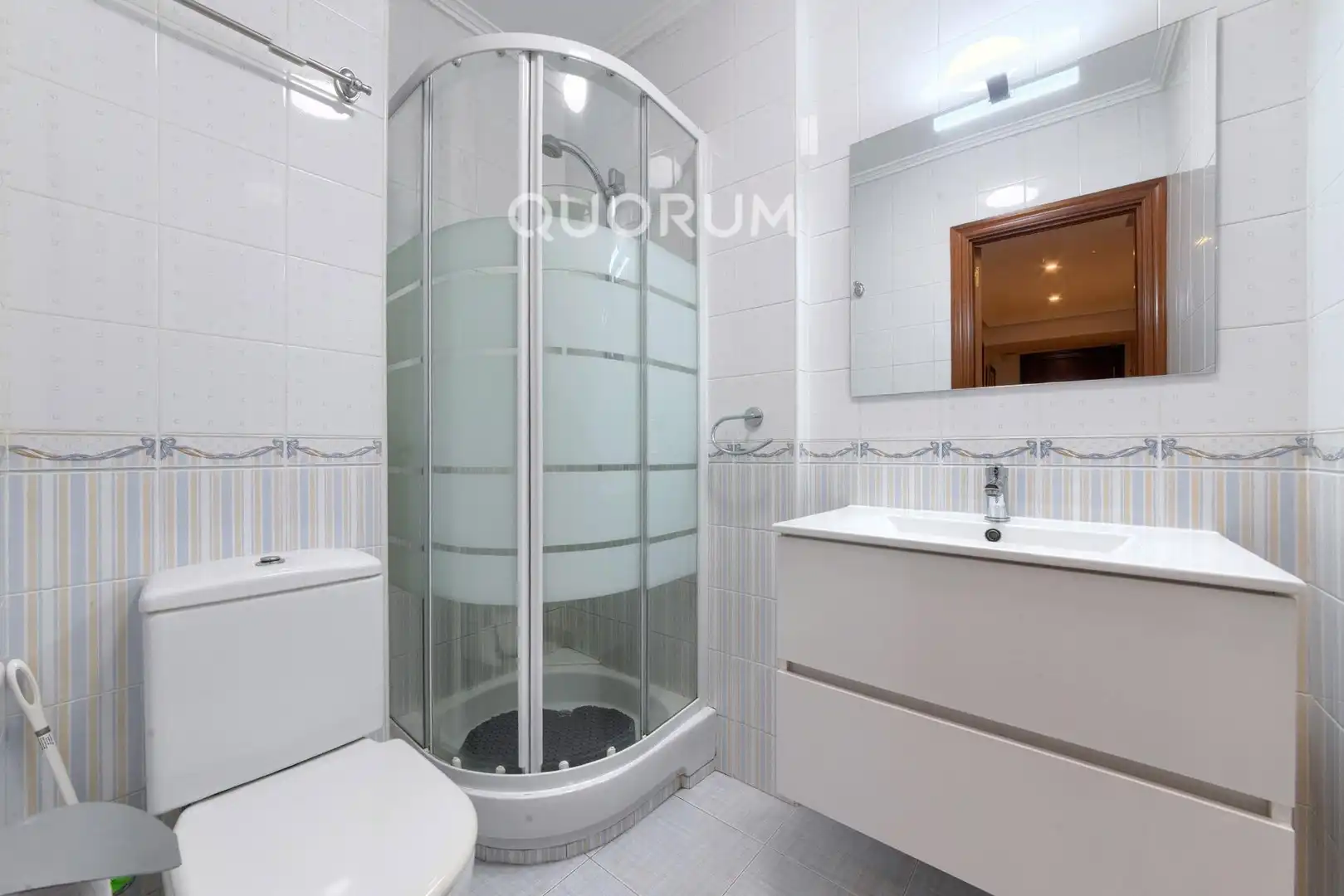 Badezimmer von Wohnung zum Verkauf in Basauri  mit Heizung, Möbliert und Balkon