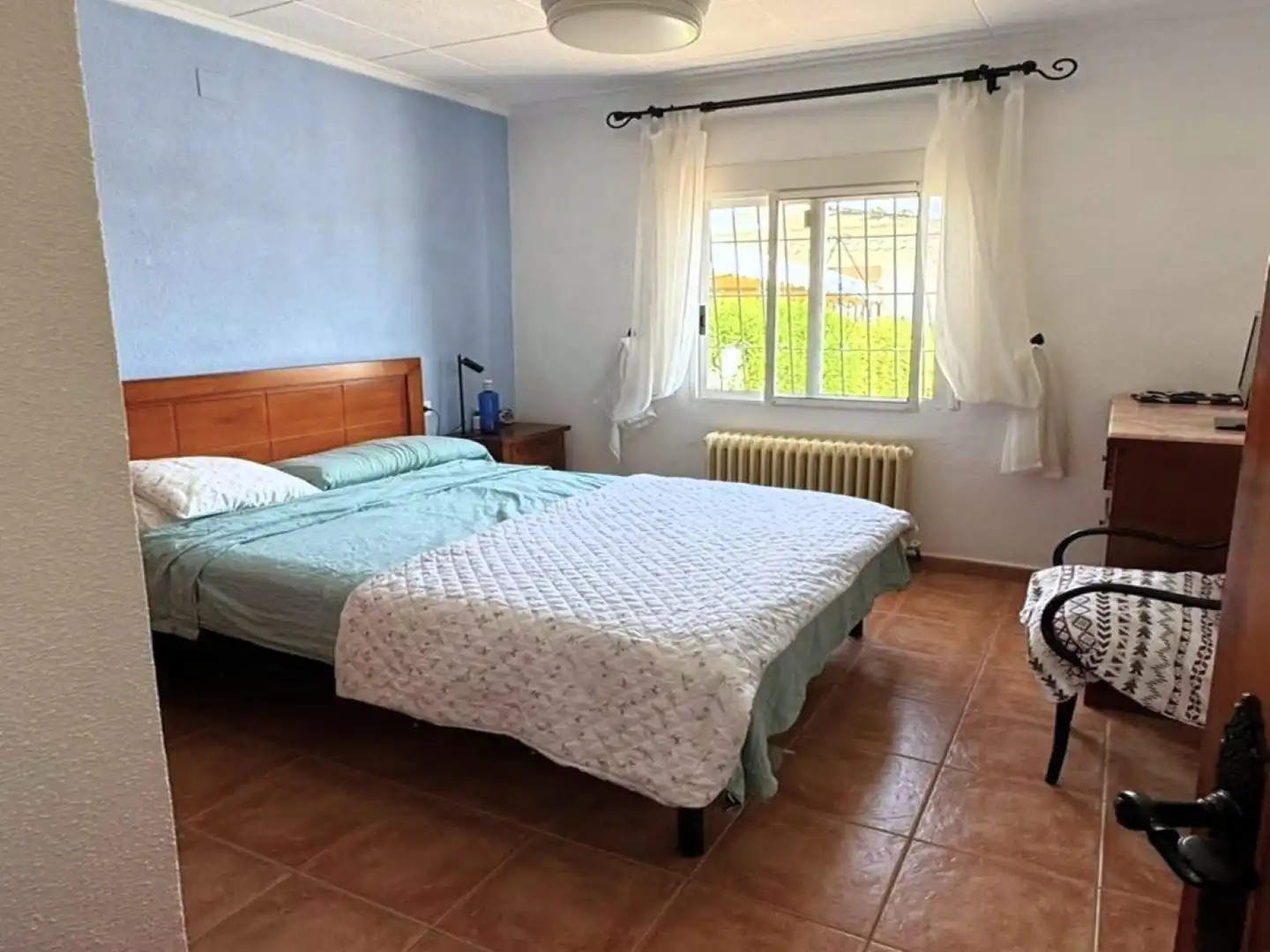 Habitación de Casa adosada en venta en Torrevieja con Aire acondicionado, Calefacción y Jardín privado