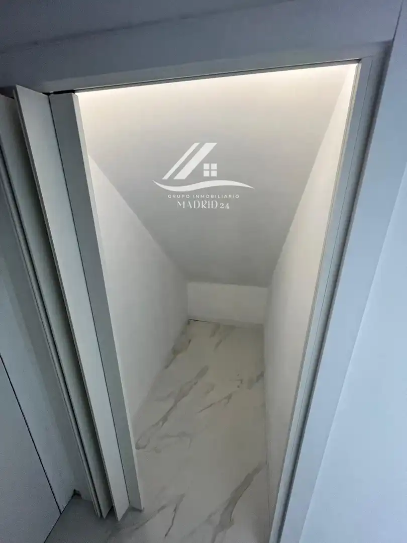 Flat for sale in Calle de Valencia, Embajadores - Lavapiés