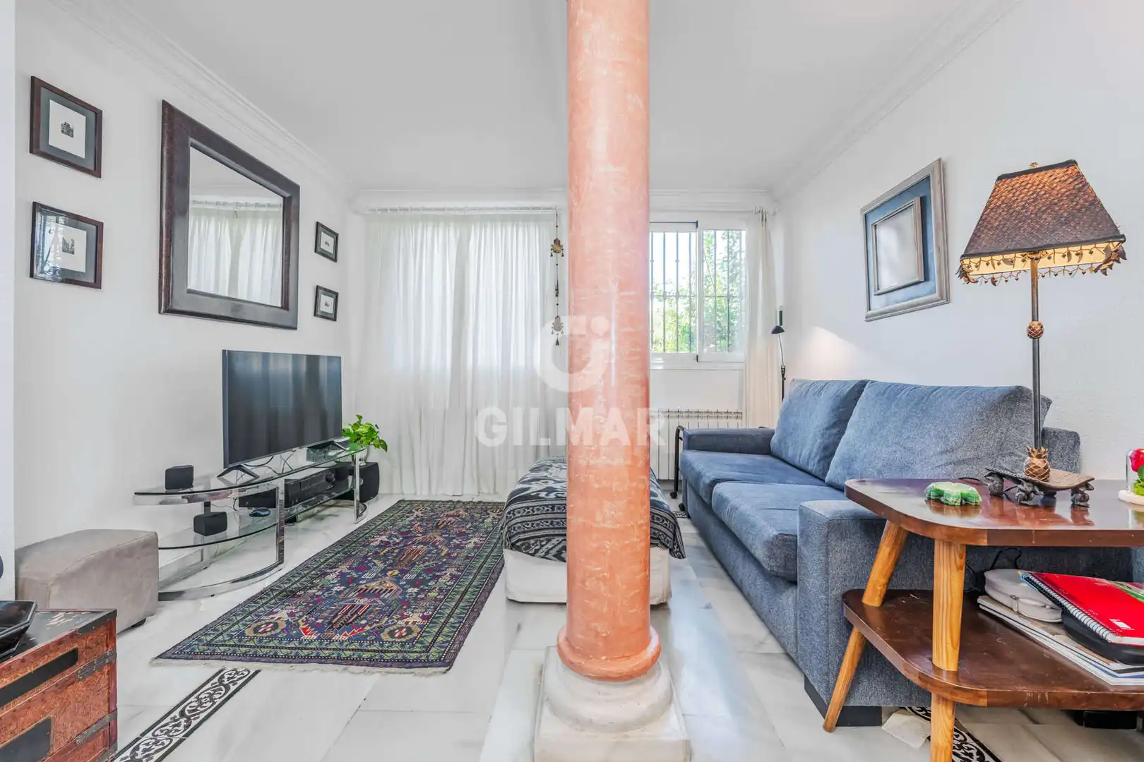 Sala d'estar de Casa adosada en venda en Gelves amb Calefacció, Jardí privat i Piscina