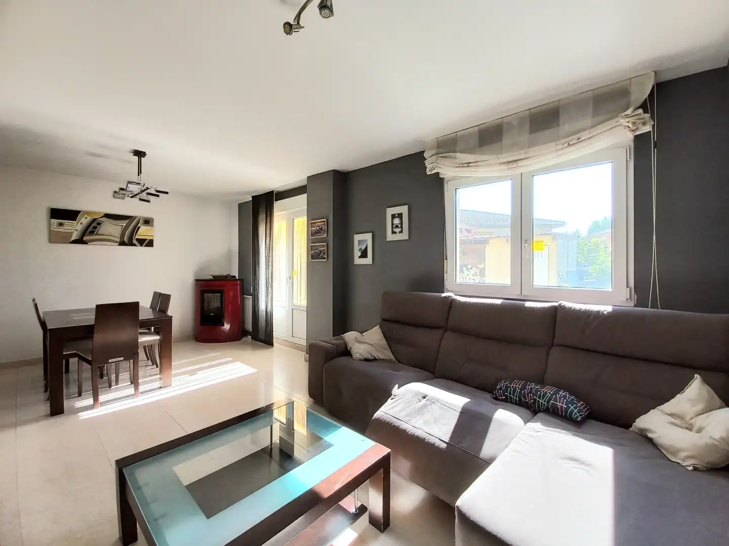 Sala de estar de Casa adosada en venta en Cayuela con Calefacción, Jardín privado y Terraza