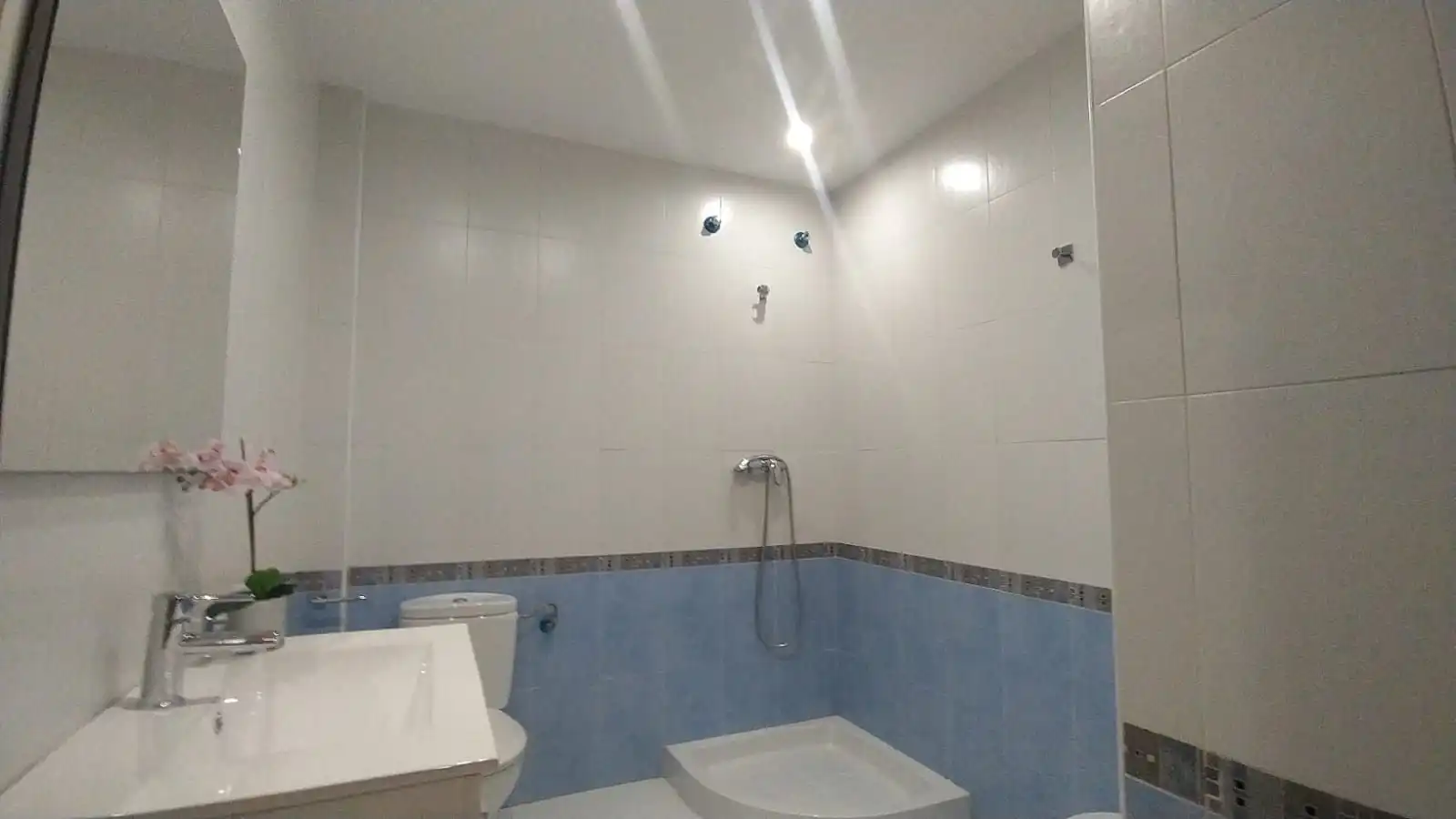 Bany de Apartament de lloguer en Villanueva de la Serena amb Aire condicionat, Calefacció i Parquet