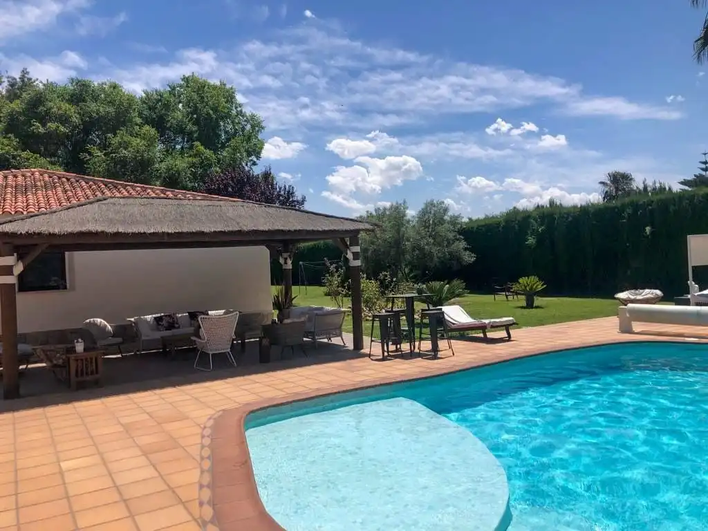 Piscina de Casa o chalet en venta en Elda con Aire acondicionado, Calefacción y Jardín privado