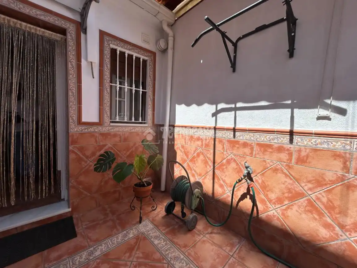 Jardí de Casa adosada en venda en La Rinconada amb Aire condicionat i Parquet