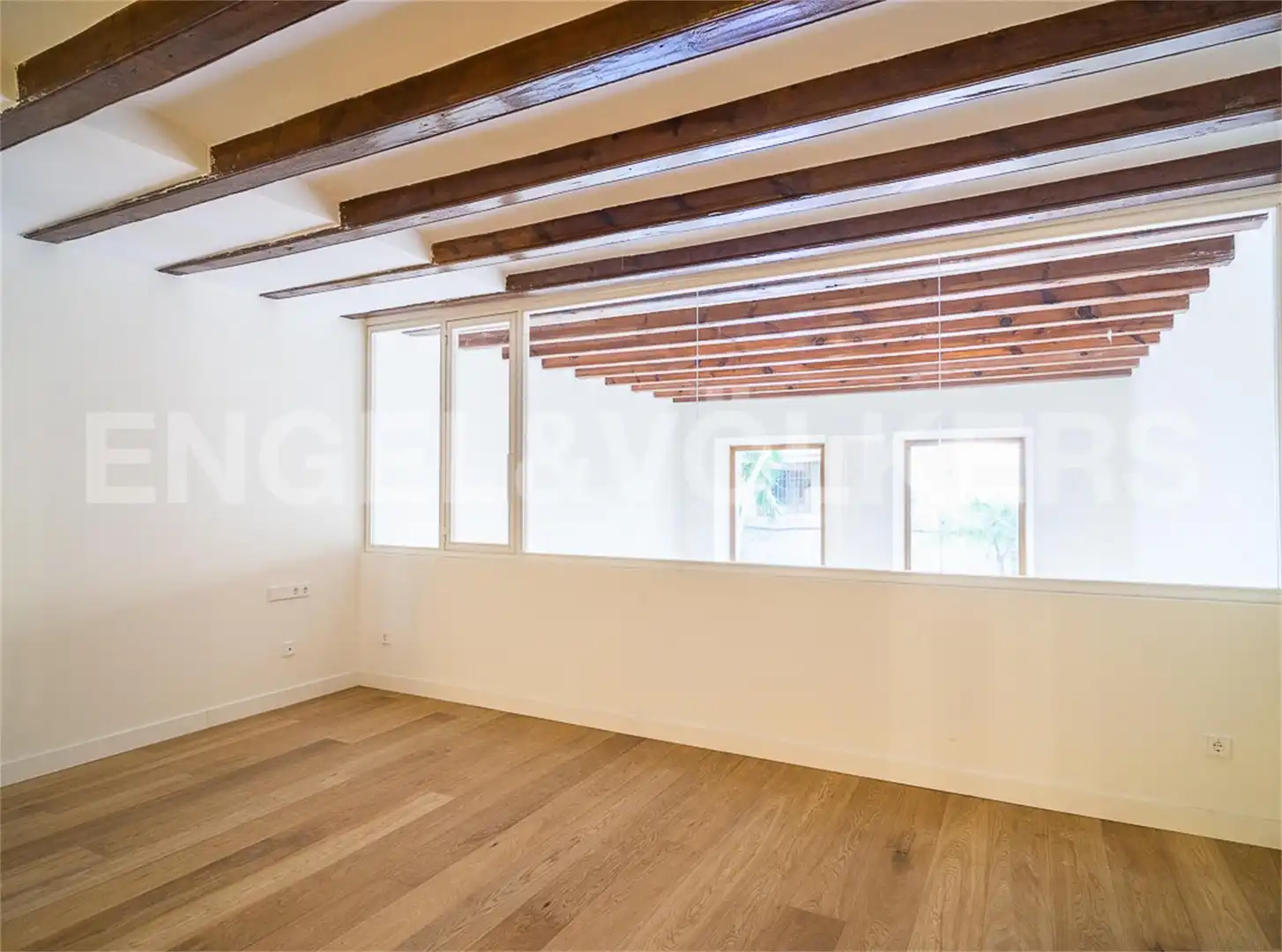 Planta baja en venta en Dreta de l'Eixample