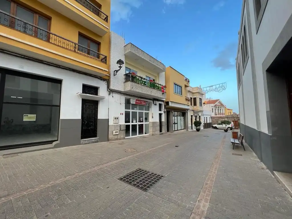 Vista exterior de Local en venta en La Aldea de San Nicolás 