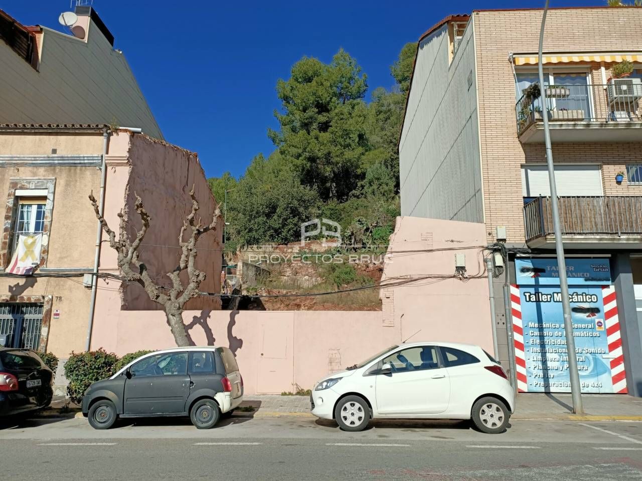 Vista exterior de Terreny industrial en venda en Cervelló