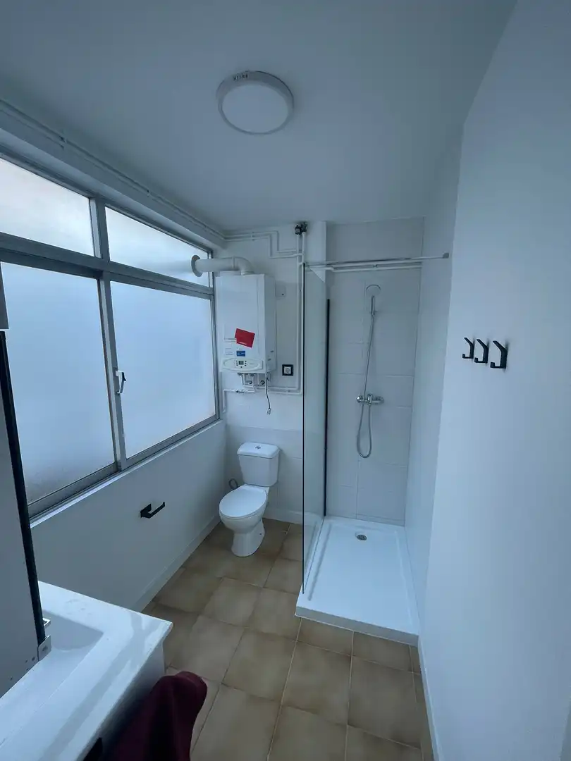 Baño de Ático de alquiler en Tarragona con Aire acondicionado, Calefacción y Parquet