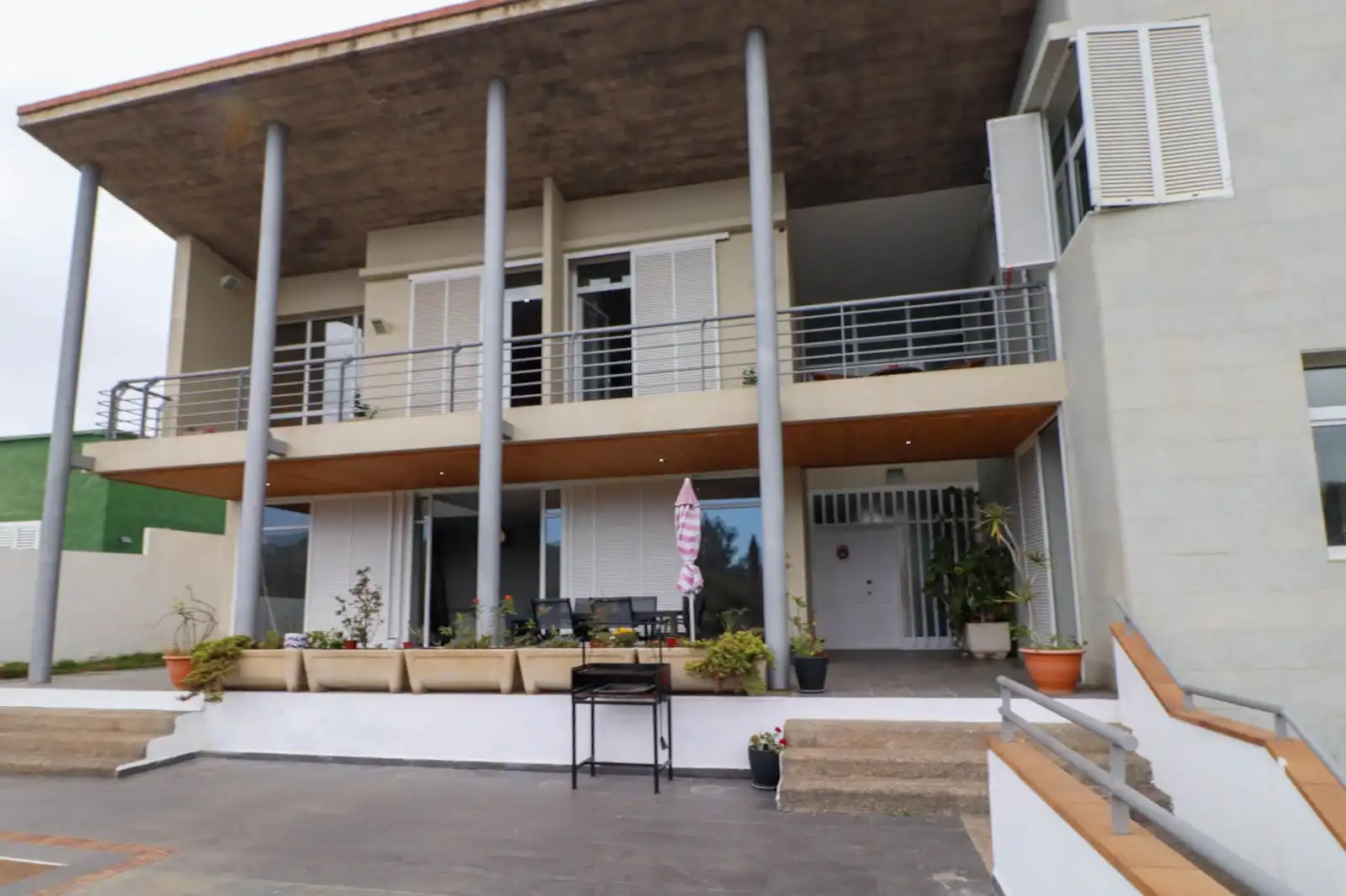 Vista exterior de Casa o xalet en venda en Las Palmas de Gran Canaria amb Jardí privat, Terrassa i Traster