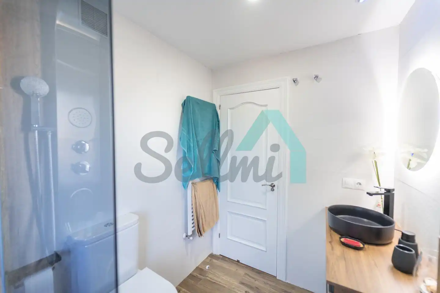 Baño de Ático en venta en Oviedo  con Calefacción, Parquet y Terraza