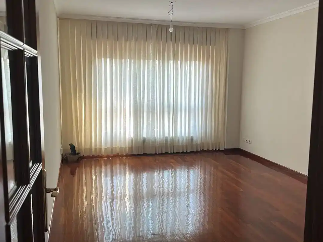 Sala d'estar de Pis de lloguer en Vigo  amb Parquet i Traster