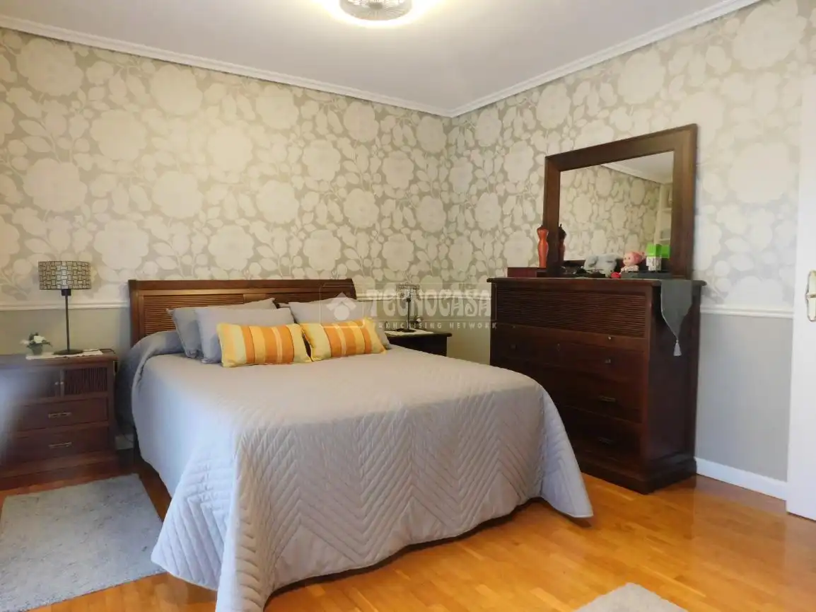 Habitación de Casa adosada en venta en Zaragoza con Piscina comunitaria