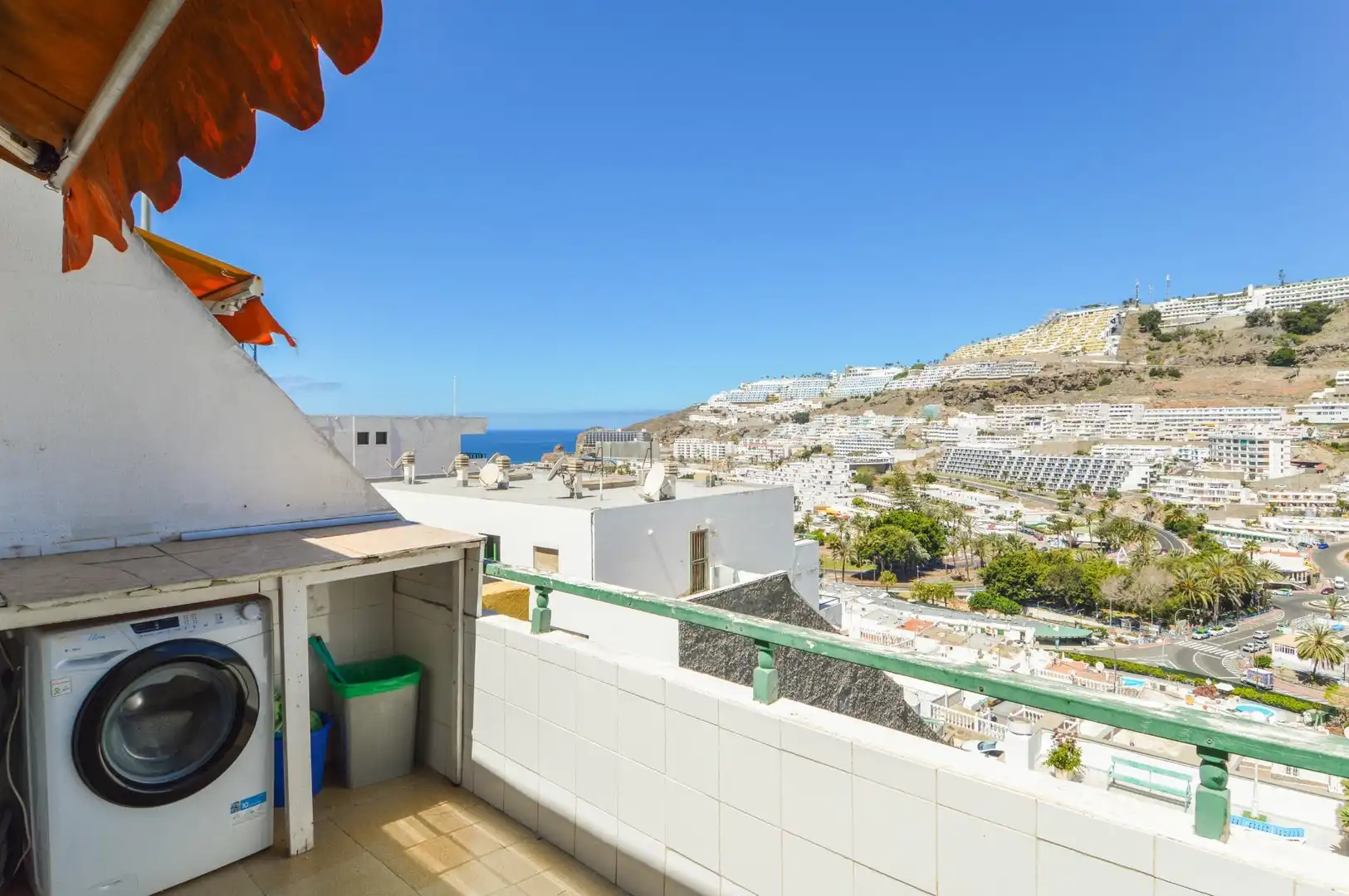 Außenansicht von Wohnungen zum Verkauf in Mogán mit Privatgarten, Terrasse und Gemeinschaftspool
