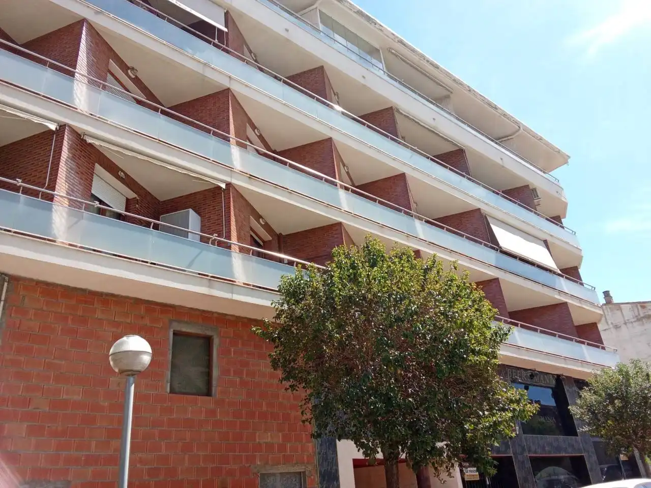 Vista exterior de Pis en venda en Monzón amb Calefacció i Balcó