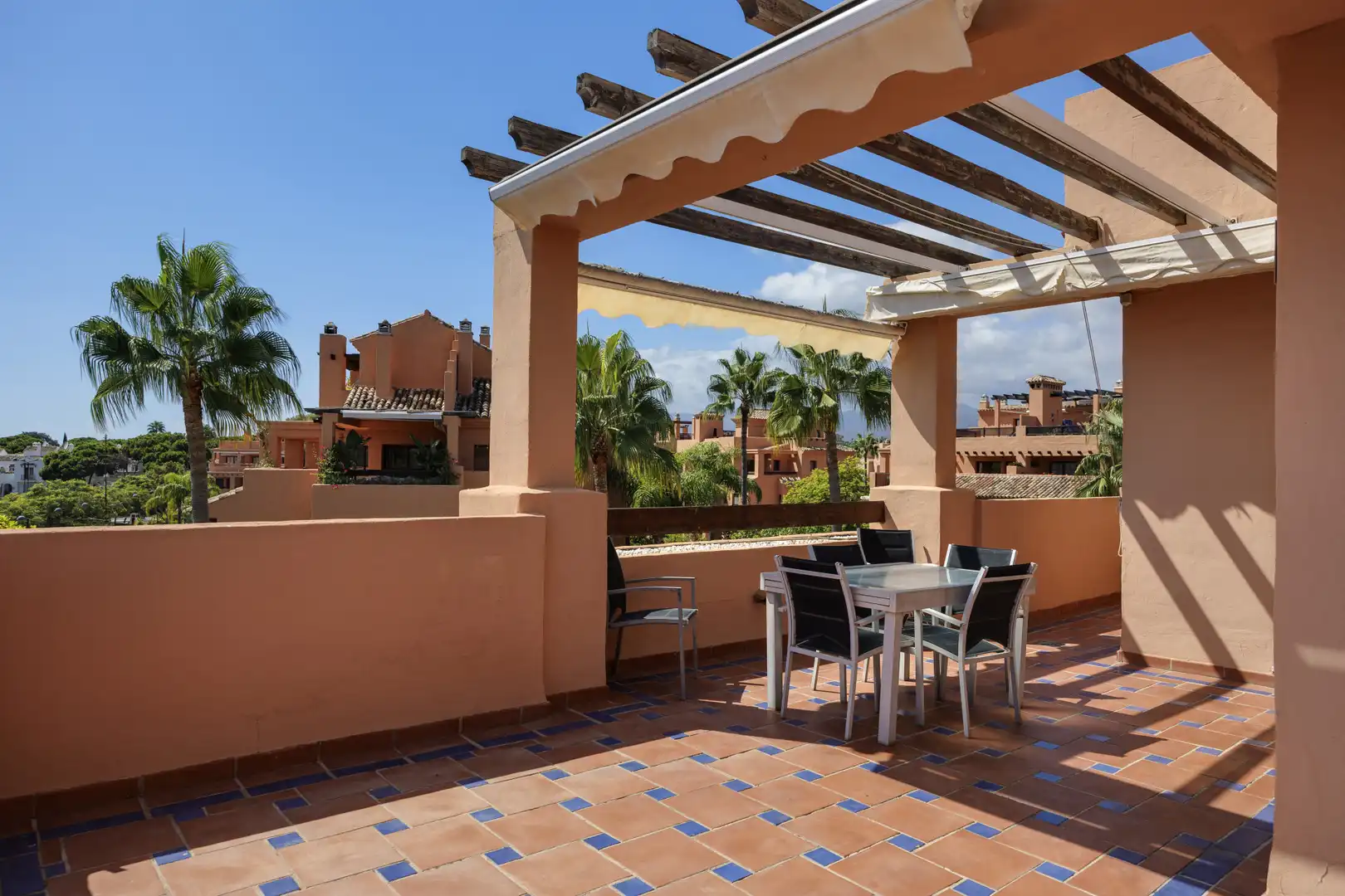 Attique avec terrasse à vendre à Estepona Pueblo, imagen 3