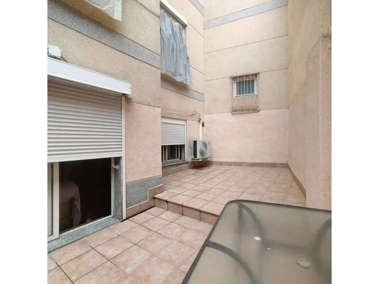 Außenansicht von Wohnung zum Verkauf in Sabadell mit Klimaanlage, Heizung und Terrasse