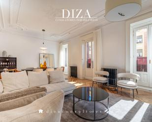 Living room of Flat for sale in  Madrid Capital  with Air Conditioner, Heating and Storage room