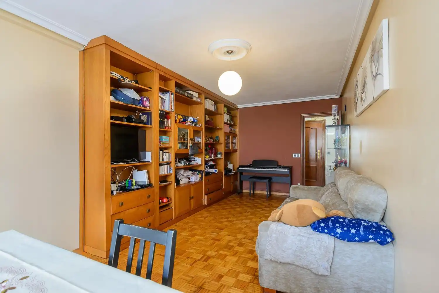 Sala d'estar de Pis en venda en Oviedo  amb Calefacció, Terrassa i Traster