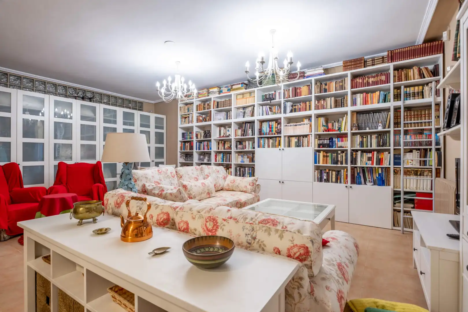 Living room of Detached homes for sale in Zaragoza  with Air Conditioner, Heating and Community pool