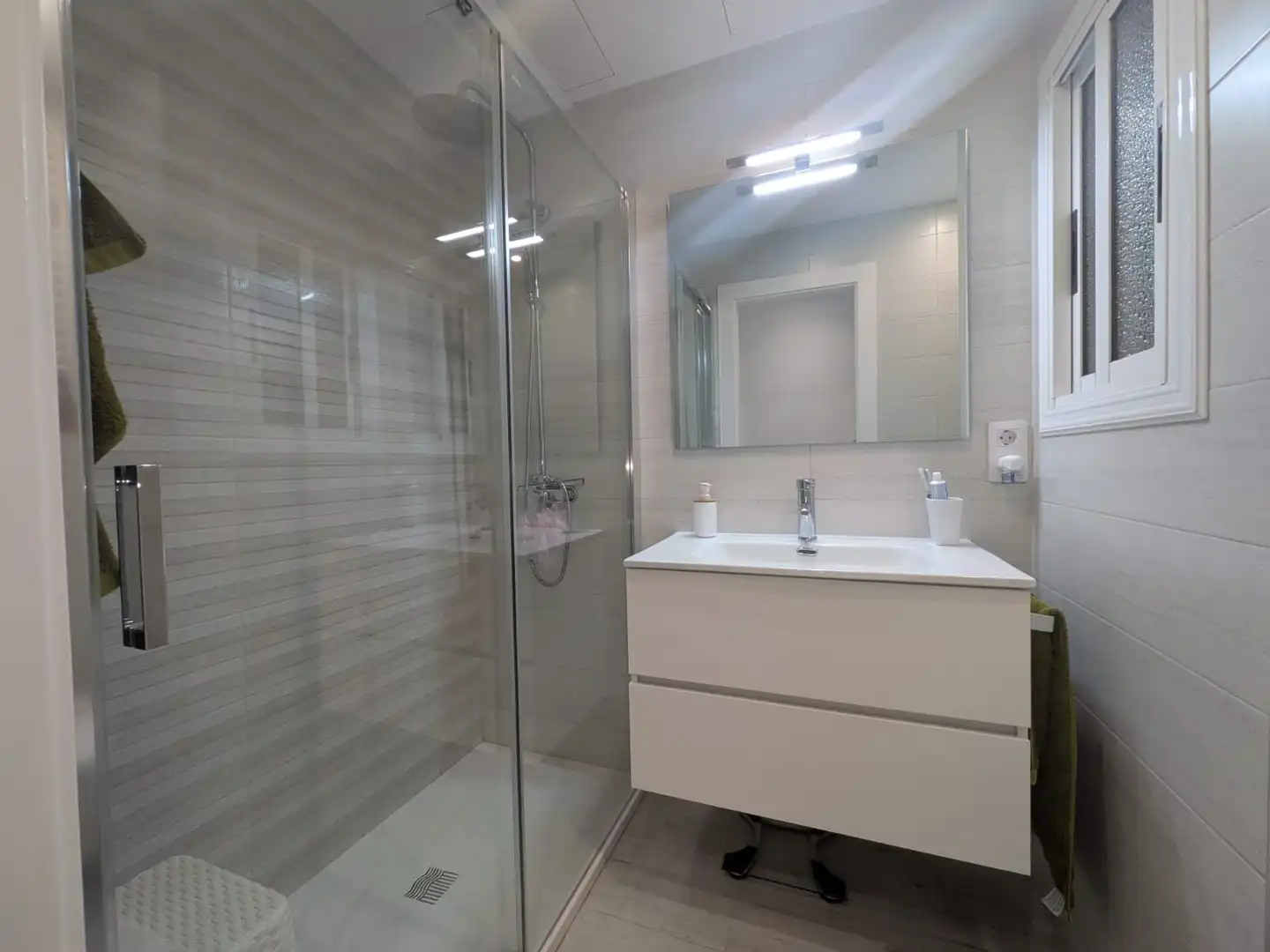 Bathroom of Flat for sale in Sant Joan Despí  with Air Conditioner, Heating and Parquet flooring