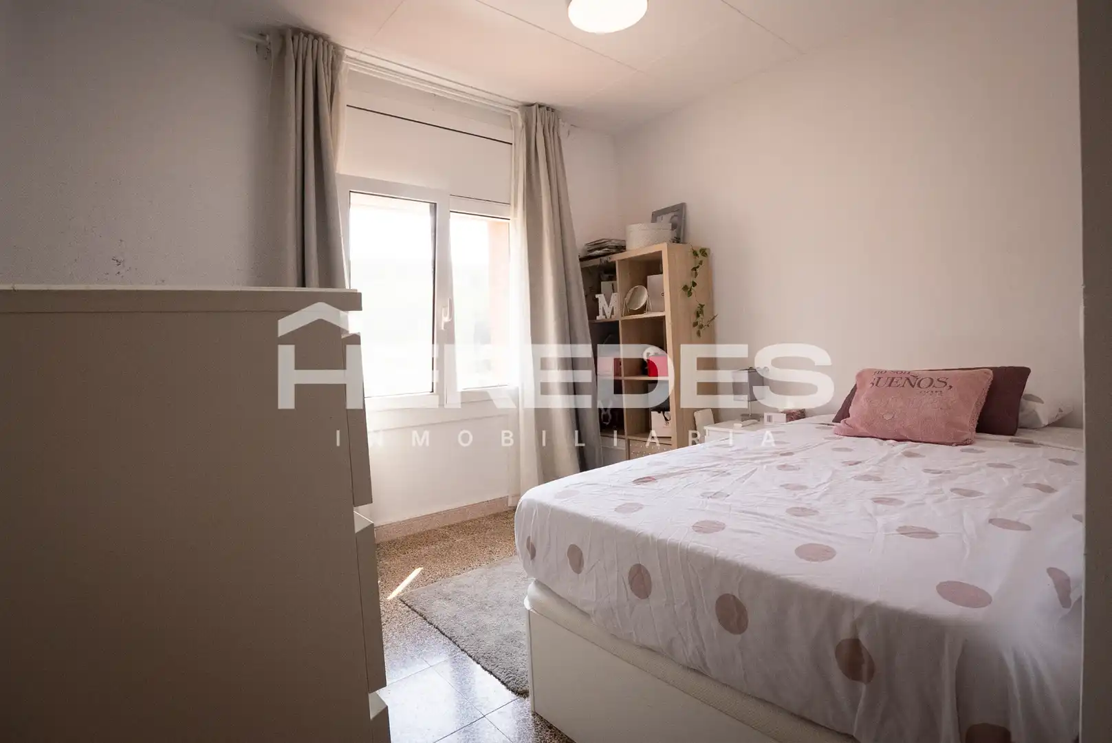 Dormitori de Casa o xalet en venda en Torrelles de Llobregat amb Jardí privat, Terrassa i Moblat