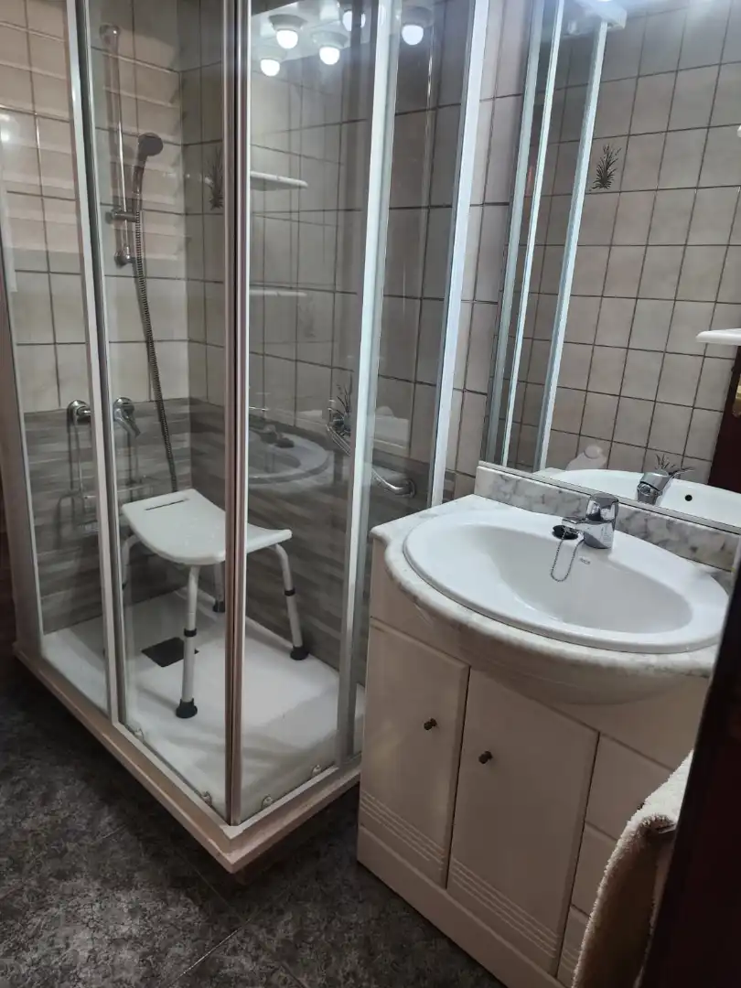 Bathroom of Flat for sale in L'Hospitalet de Llobregat  with Furnished, Oven and Washing machine