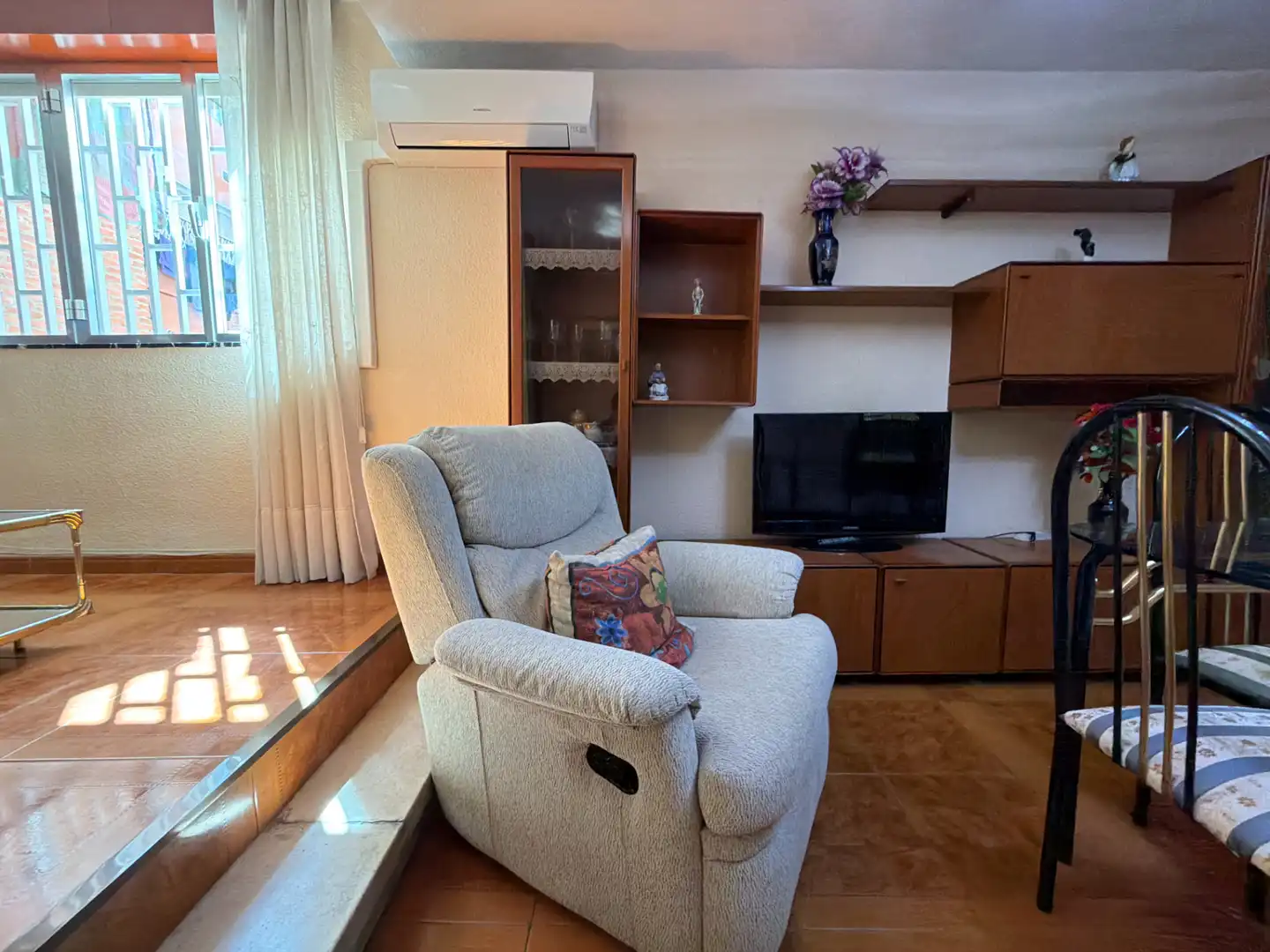 Living room of Flat for sale in Madrid  with Air Conditioner, Heating and Furnished