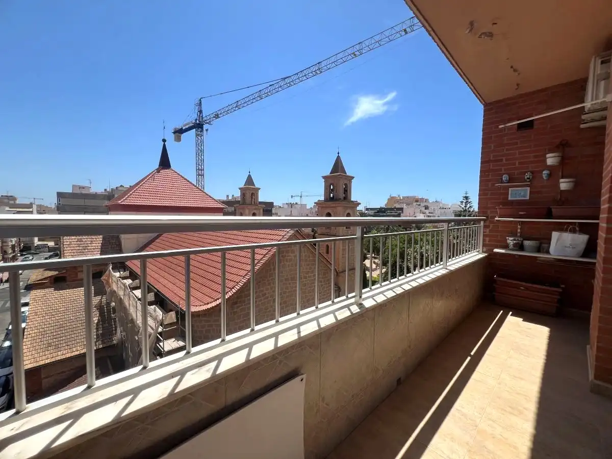 Vista exterior de Pis en venda en Torrevieja amb Aire condicionat, Calefacció i Moblat