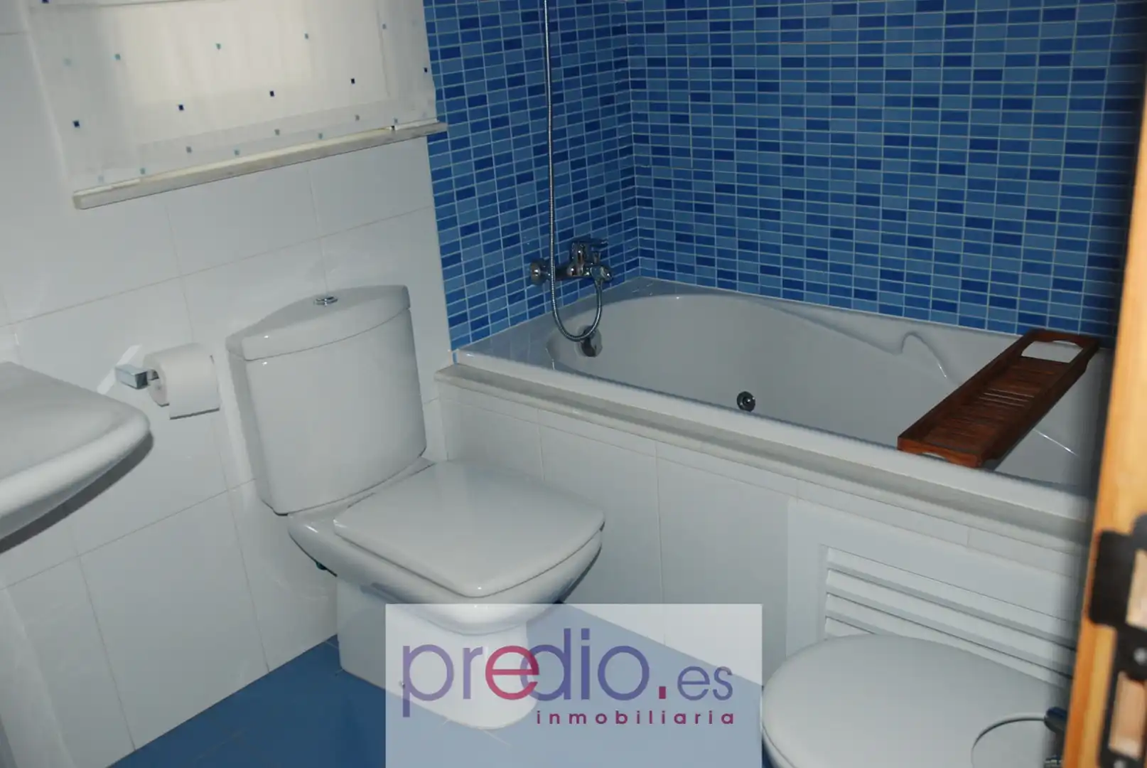 Bany de Apartament en venda en Lugo amb Calefacció, Parquet i Terrassa