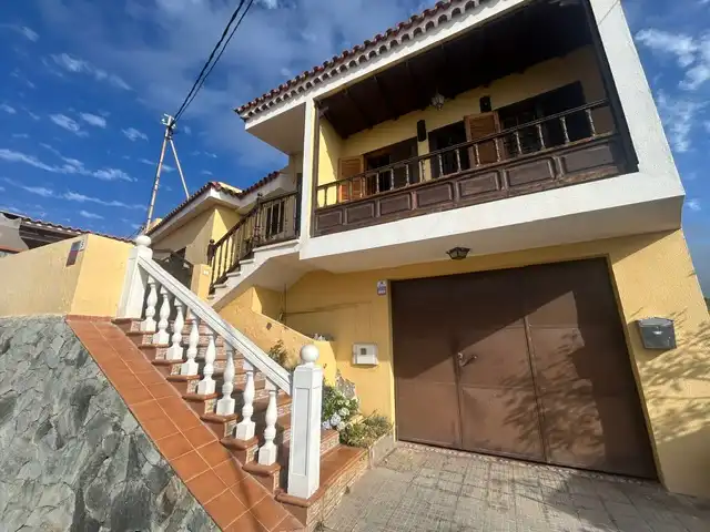 Vista exterior de Casa o xalet en venda en Las Palmas de Gran Canaria amb Jardí privat, Terrassa i Traster