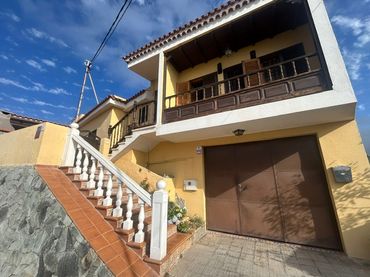 Casa amb balcó en venda a Carretera a Los Hoyos 236