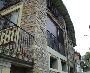 Außenansicht von Country house zum verkauf in La Fueva mit Terrasse und Balkon