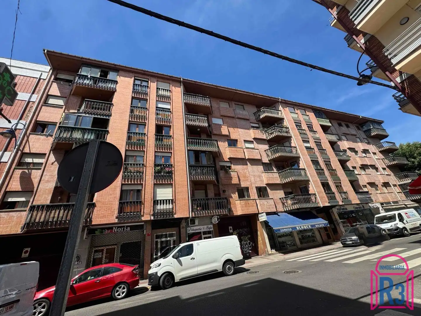 Exterior view of Flat for sale in León Capital   with Heating, Terrace and Storage room