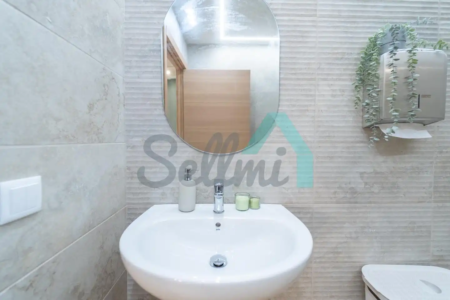 Bathroom of Office for rent in Ribera de Arriba  with Air Conditioner and Furnished
