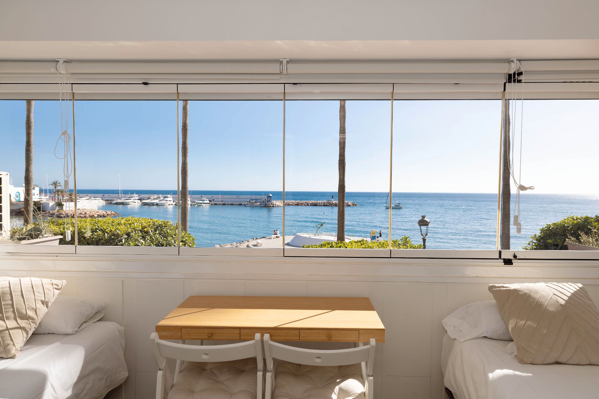 Bedroom of Apartment for sale in Marbella  with Air Conditioner, Terrace and Community pool