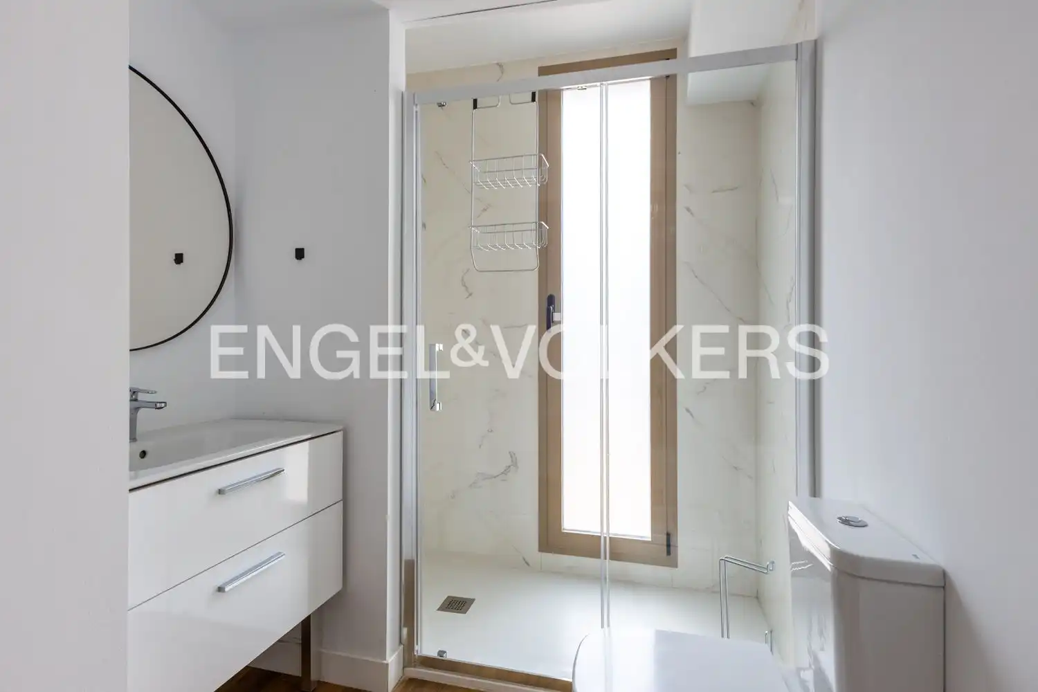 Baño de Piso de alquiler en Valencia con Aire acondicionado, Calefacción y Jardín privado