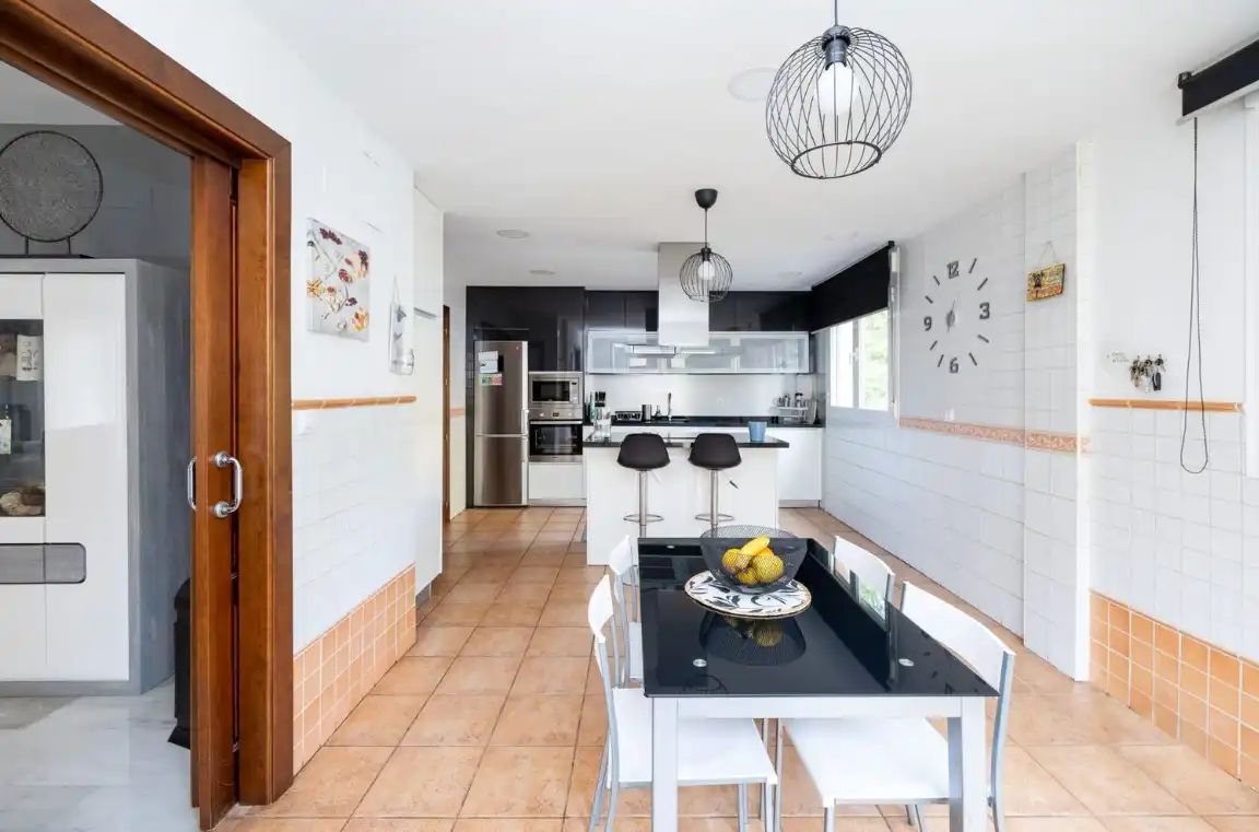 Cocina de Casa o chalet en venta en La Zubia con Aire acondicionado, Calefacción y Jardín privado