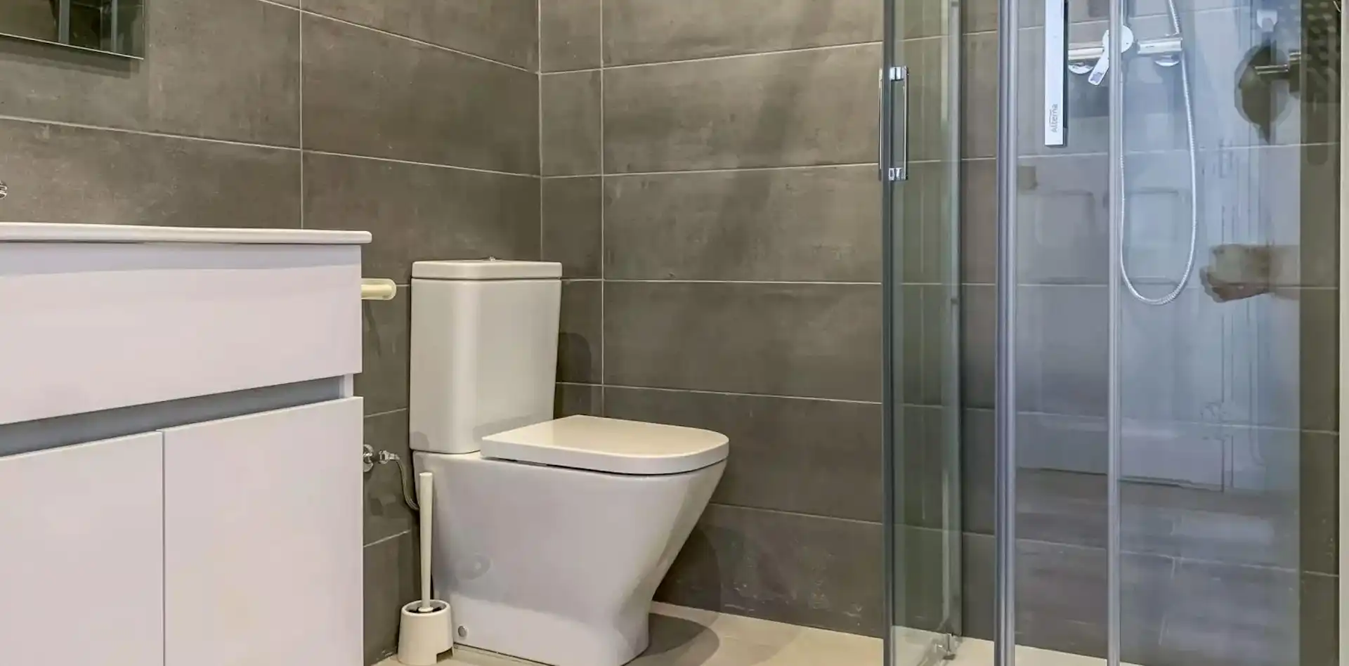 Bathroom of Flat for share in L'Hospitalet de Llobregat  with Heating, Furnished and Washing machine