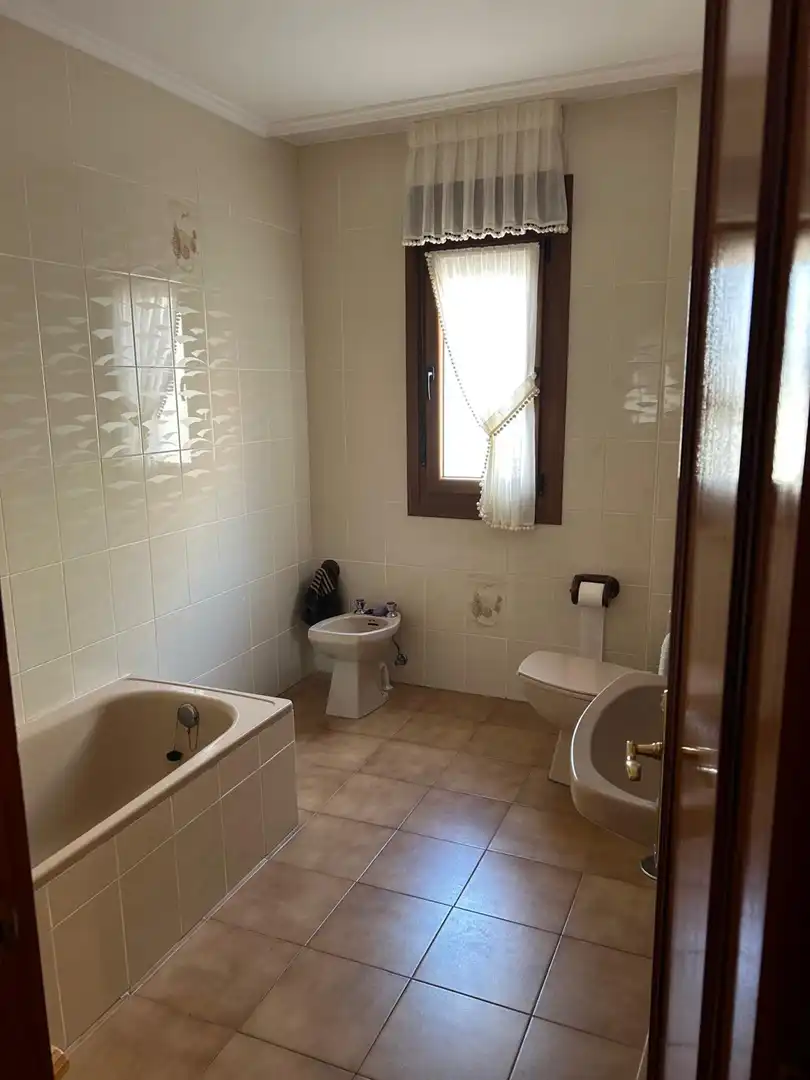 Baño de Piso de alquiler en Reinosa con Calefacción, Terraza y Amueblado