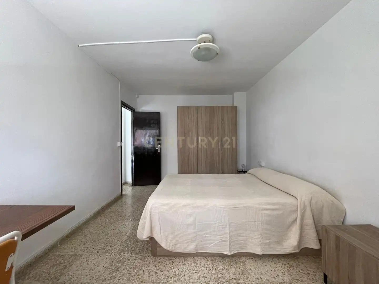 Habitación de Piso de alquiler en Granada con Lavadora, Microondas y TV